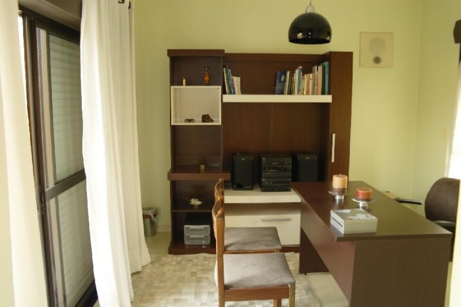 Apto Mobiliado com 102m², 2 dormitórios, 1 vaga, no bairro Centro em Caxias do Sul para Comprar