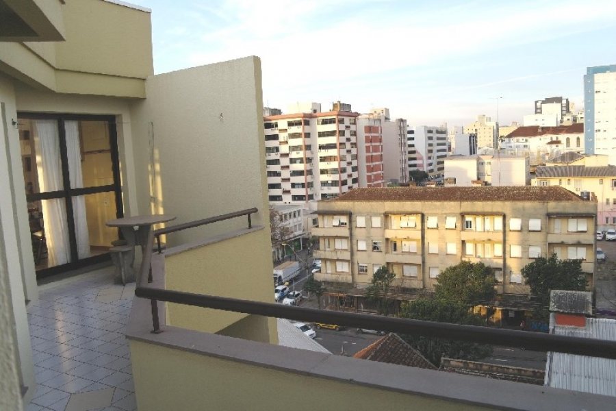 Apto Mobiliado com 102m², 2 dormitórios, 1 vaga, no bairro Centro em Caxias do Sul para Comprar
