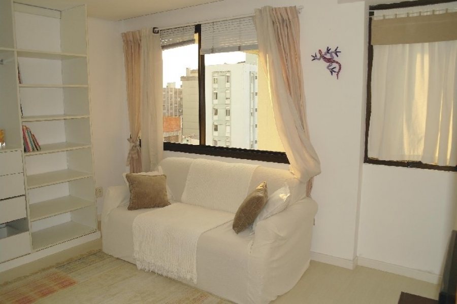 Apto Mobiliado com 102m², 2 dormitórios, 1 vaga, no bairro Centro em Caxias do Sul para Comprar