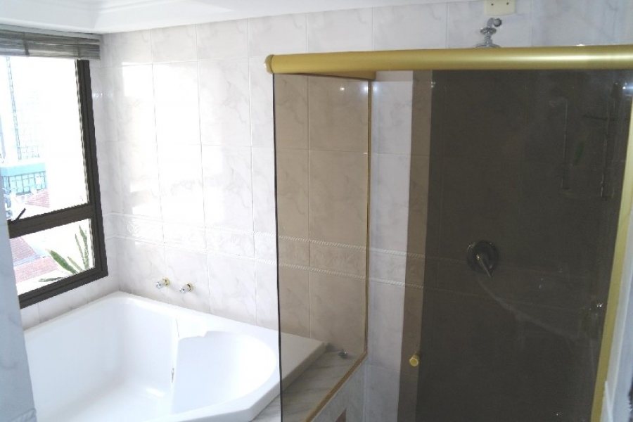 Apto Mobiliado com 102m², 2 dormitórios, 1 vaga, no bairro Centro em Caxias do Sul para Comprar