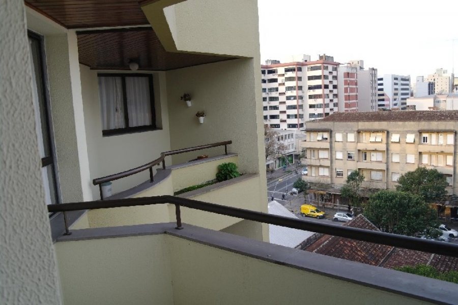 Apto Mobiliado com 102m², 2 dormitórios, 1 vaga, no bairro Centro em Caxias do Sul para Comprar