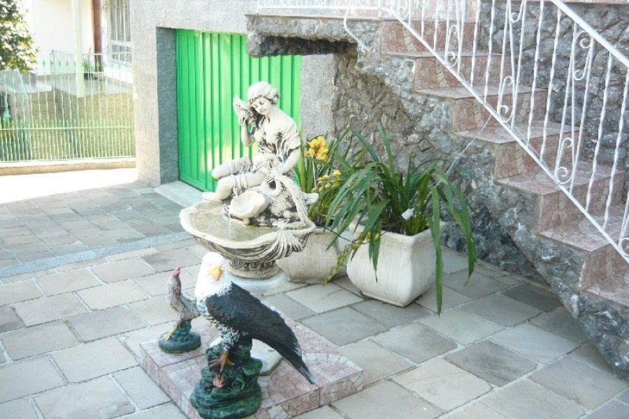 Casa com 234m², 3 dormitórios, 3 vagas, no bairro Serrano em Caxias do Sul para Comprar