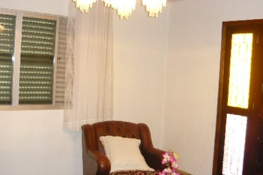 Casa com 234m², 3 dormitórios, 3 vagas, no bairro Serrano em Caxias do Sul para Comprar