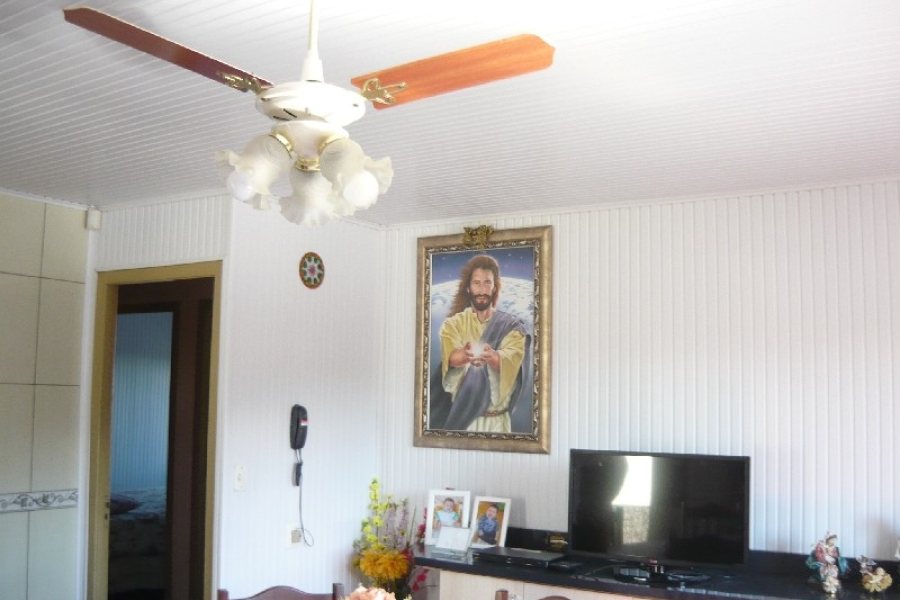 Casa com 234m², 3 dormitórios, 3 vagas, no bairro Serrano em Caxias do Sul para Comprar