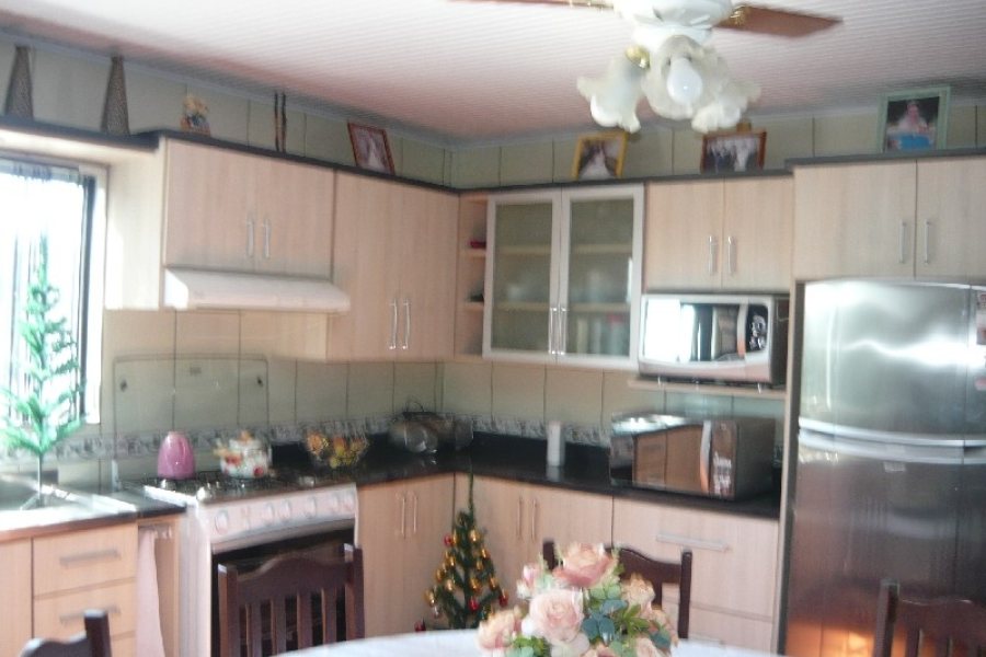 Casa com 234m², 3 dormitórios, 3 vagas, no bairro Serrano em Caxias do Sul para Comprar