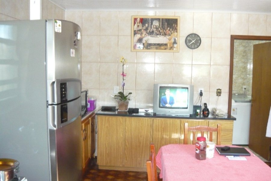 Casa com 234m², 3 dormitórios, 3 vagas, no bairro Serrano em Caxias do Sul para Comprar