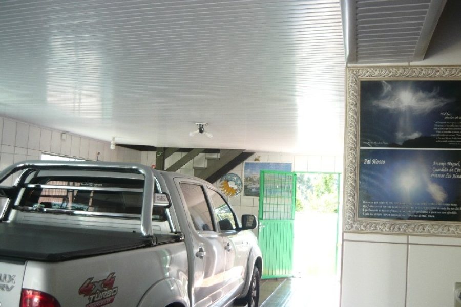 Casa com 234m², 3 dormitórios, 3 vagas, no bairro Serrano em Caxias do Sul para Comprar