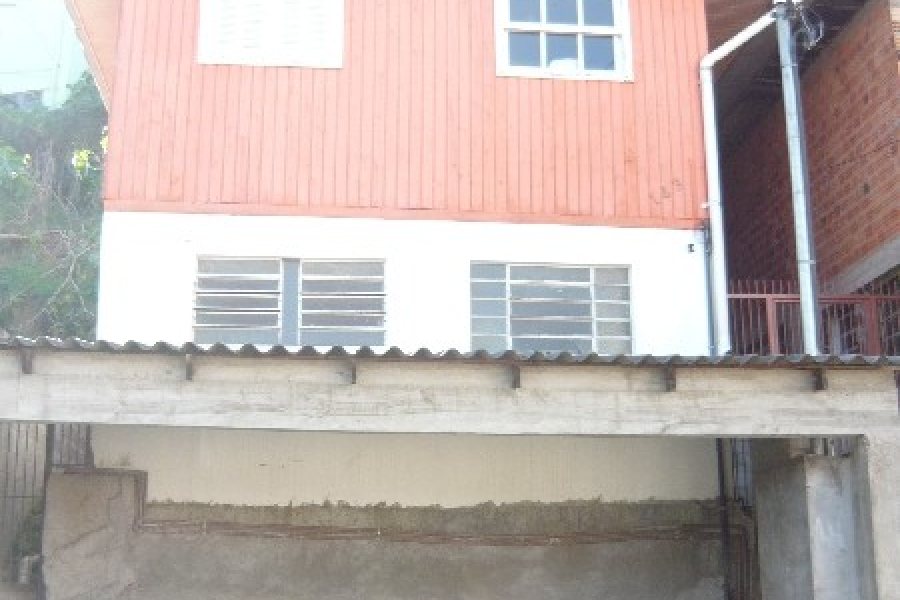 Casa com 150m², 6 dormitórios, no bairro Rio Branco em Caxias do Sul para Comprar