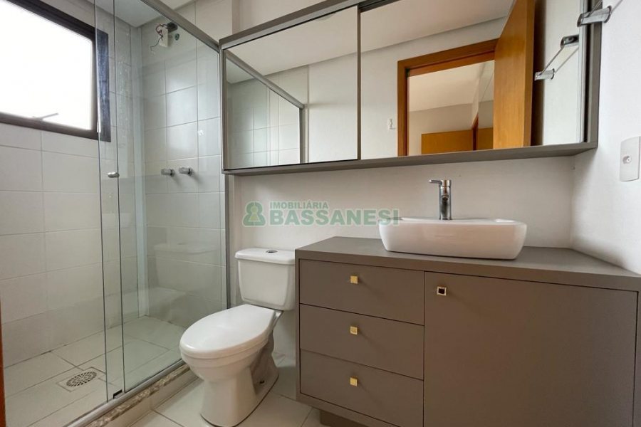 Apartamento com 60m², 2 dormitórios, 2 vagas, no bairro São Pelegrino em Caxias do Sul para Alugar