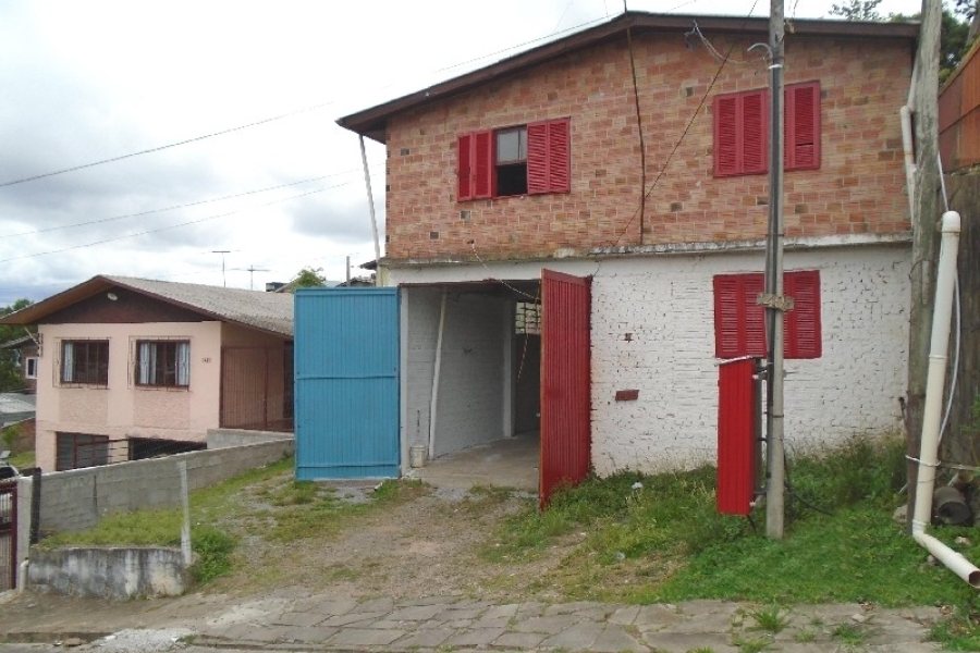 Casa com 124m², 3 dormitórios, 1 vaga, no bairro Serrano em Caxias do Sul para Comprar
