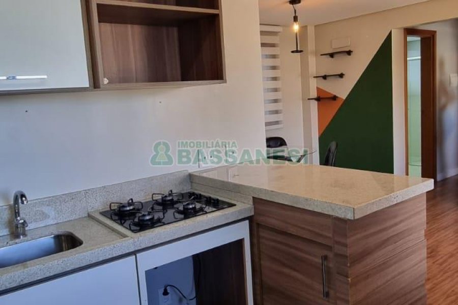 Apto Mobiliado com 61m², 2 dormitórios, 1 vaga, no bairro Vinhedos em Caxias do Sul para Comprar