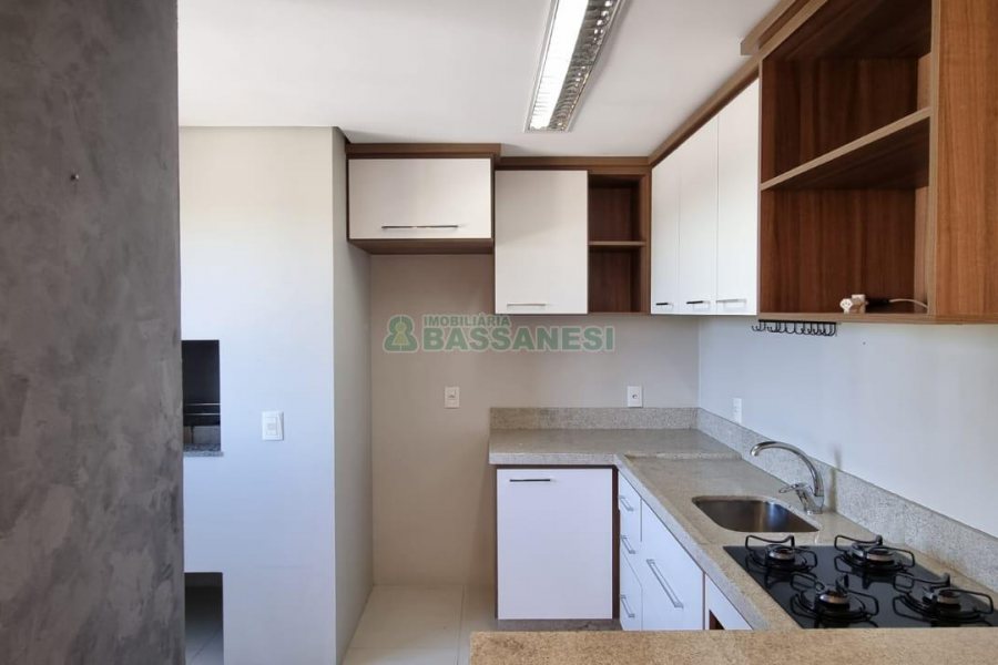 Apto Mobiliado com 61m², 2 dormitórios, 1 vaga, no bairro Vinhedos em Caxias do Sul para Comprar