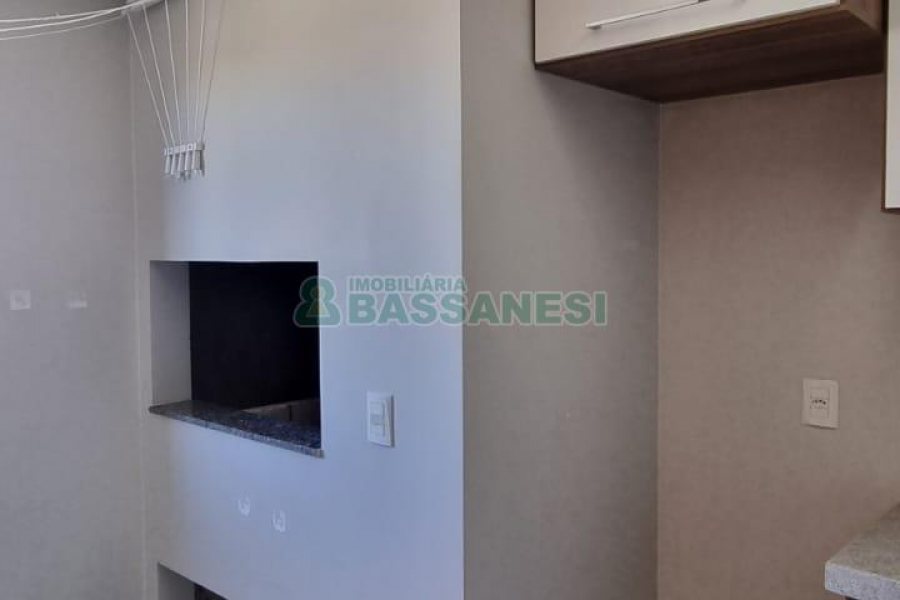 Apto Mobiliado com 61m², 2 dormitórios, 1 vaga, no bairro Vinhedos em Caxias do Sul para Comprar