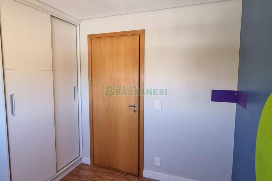 Apto Mobiliado com 61m², 2 dormitórios, 1 vaga, no bairro Vinhedos em Caxias do Sul para Comprar
