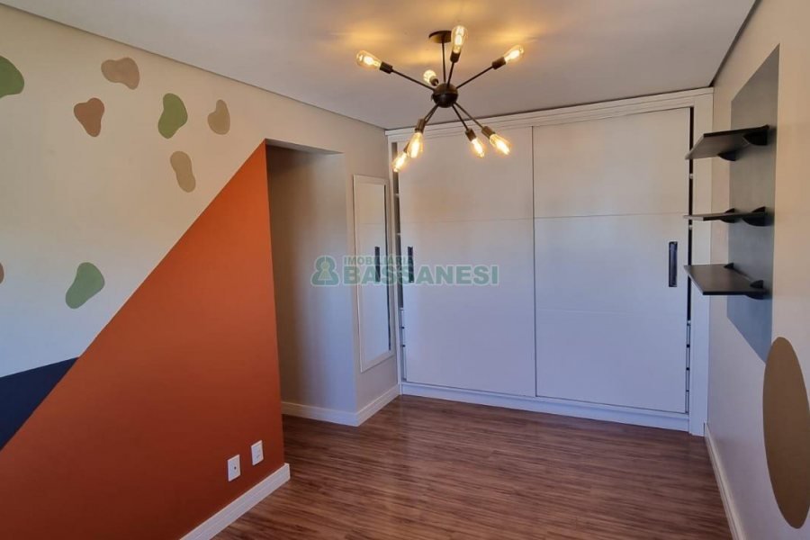 Apto Mobiliado com 61m², 2 dormitórios, 1 vaga, no bairro Vinhedos em Caxias do Sul para Comprar