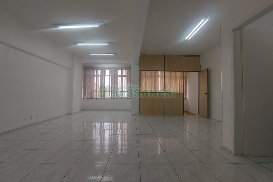 Sala com 53m², no bairro Centro em Caxias do Sul para Comprar