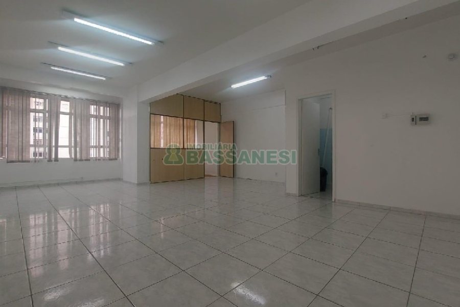 Sala com 53m², no bairro Centro em Caxias do Sul para Comprar