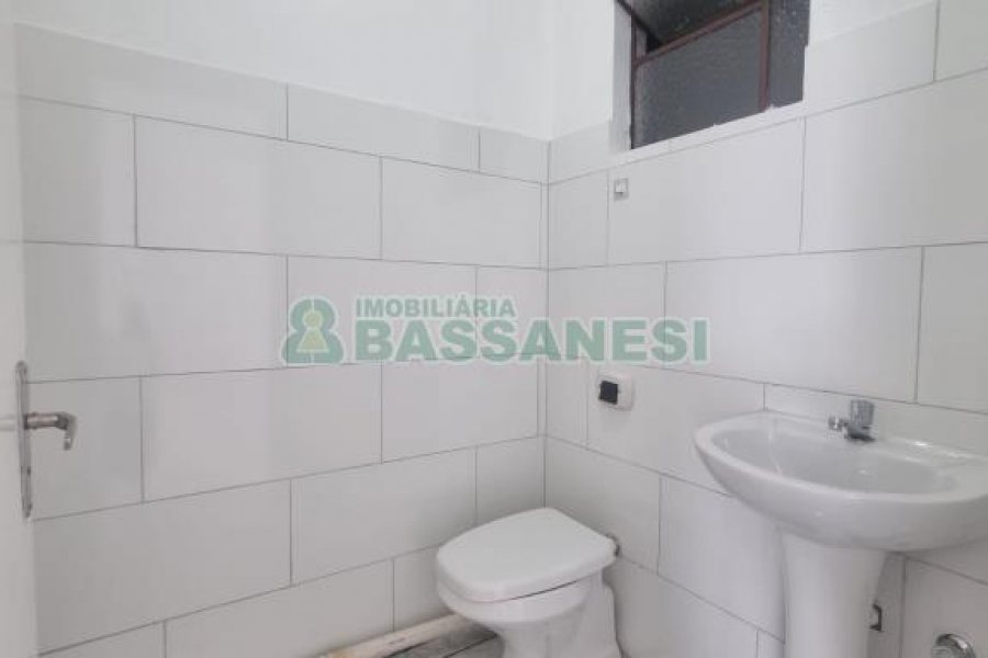 Sala com 53m², no bairro Centro em Caxias do Sul para Alugar ou Comprar