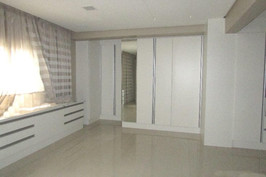 Apto/Cobertura com 182m², 3 dormitórios, 2 vagas, no bairro Universitário em Caxias do Sul para Comprar