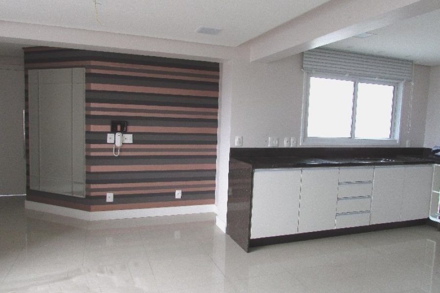 Apto/Cobertura com 182m², 3 dormitórios, 2 vagas, no bairro Universitário em Caxias do Sul para Comprar