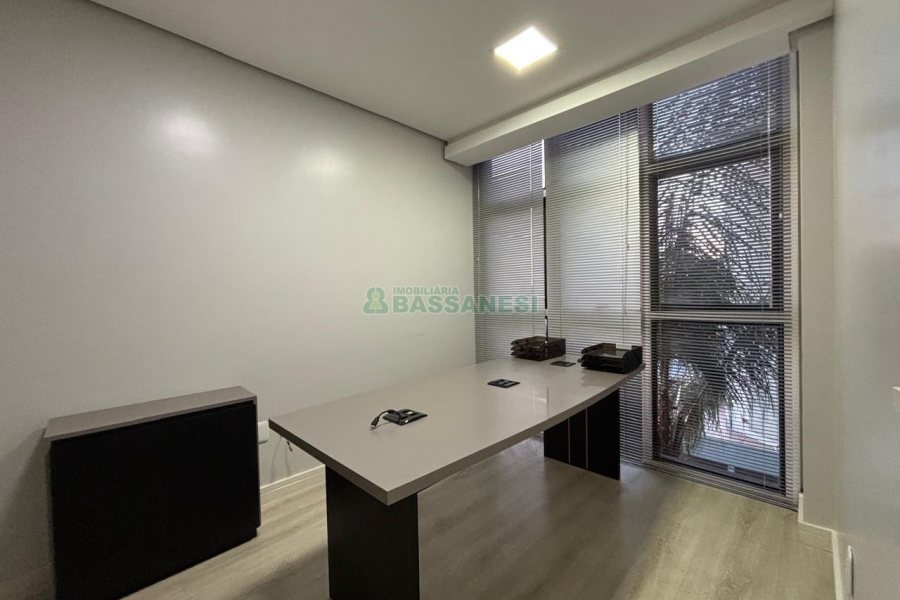 Sala com 52m², no bairro Centro em Caxias do Sul para Alugar