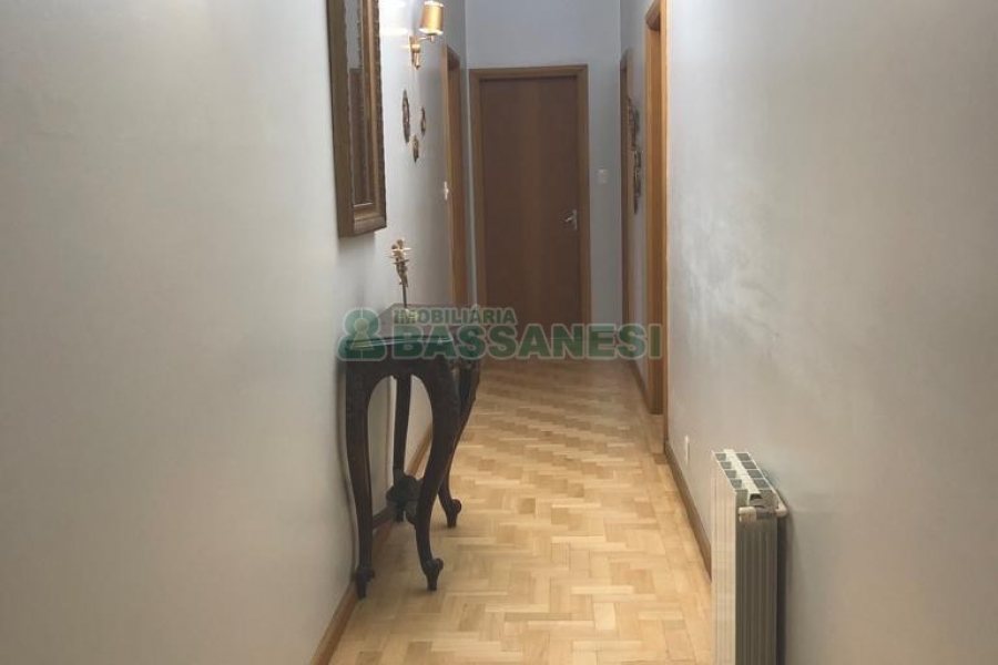 Casa com 445m², 5 dormitórios, no bairro Lourdes em Caxias do Sul para Alugar