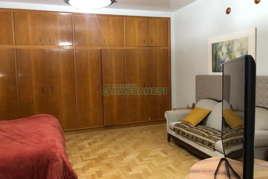 Casa com 445m², 5 dormitórios, no bairro Lourdes em Caxias do Sul para Alugar