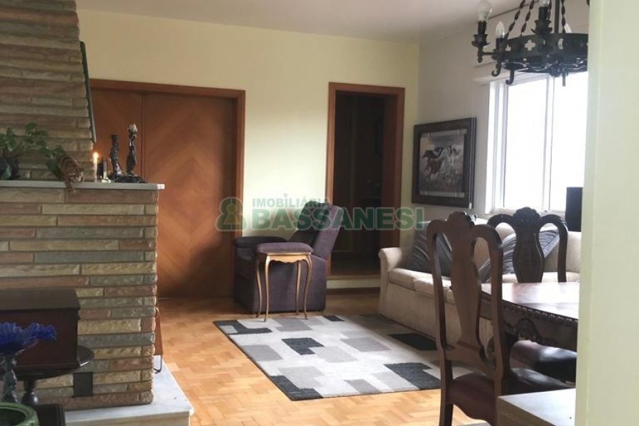 Casa com 445m², 5 dormitórios, no bairro Lourdes em Caxias do Sul para Alugar