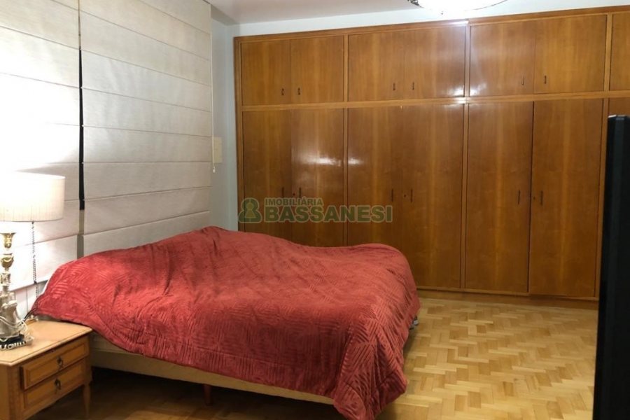 Casa com 445m², 5 dormitórios, no bairro Lourdes em Caxias do Sul para Alugar