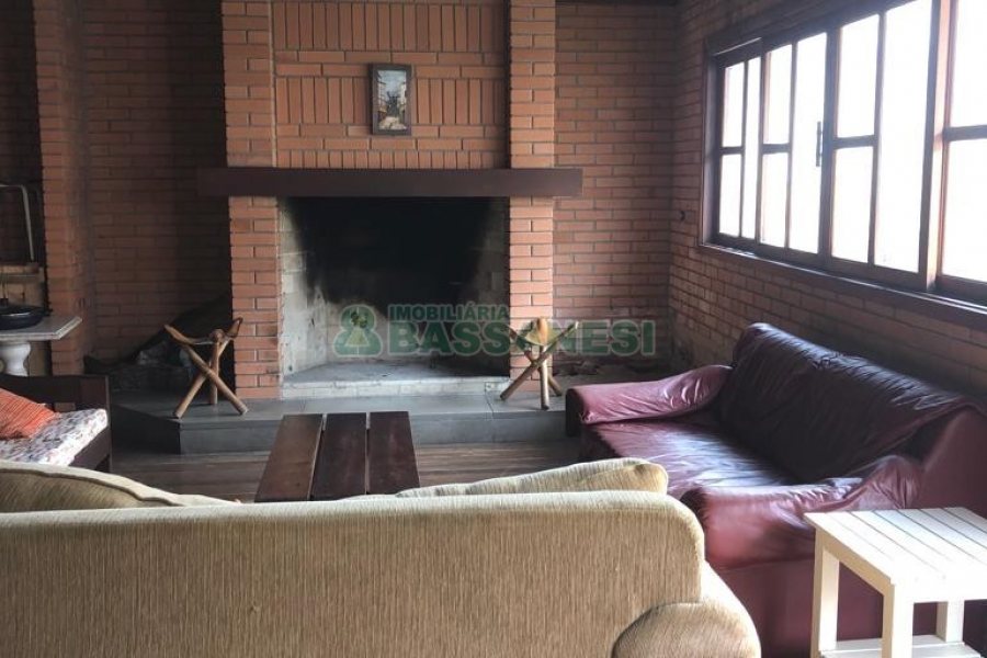 Casa com 445m², 5 dormitórios, no bairro Lourdes em Caxias do Sul para Alugar