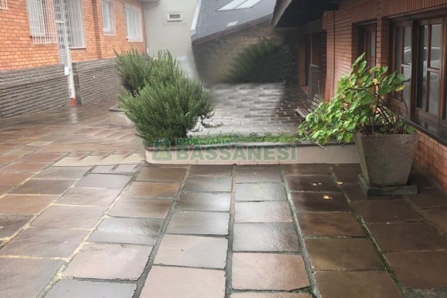Casa com 445m², 5 dormitórios, no bairro Lourdes em Caxias do Sul para Alugar