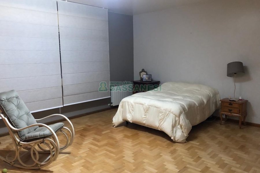 Casa com 445m², 5 dormitórios, no bairro Lourdes em Caxias do Sul para Alugar