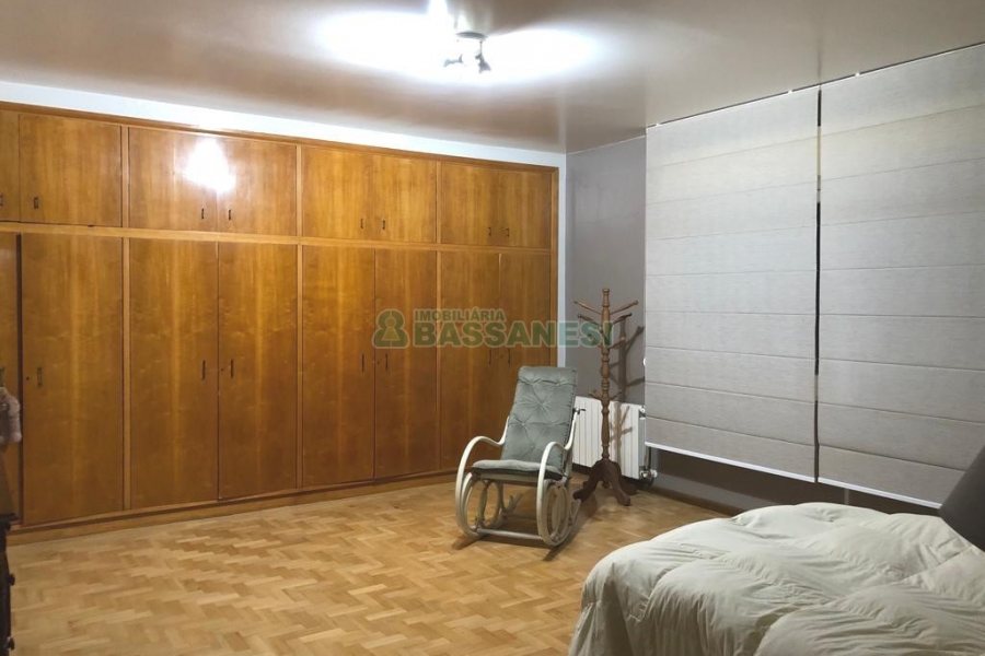 Casa com 445m², 5 dormitórios, no bairro Lourdes em Caxias do Sul para Alugar