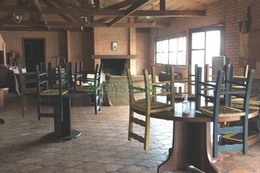 Casa com 445m², 5 dormitórios, no bairro Lourdes em Caxias do Sul para Alugar