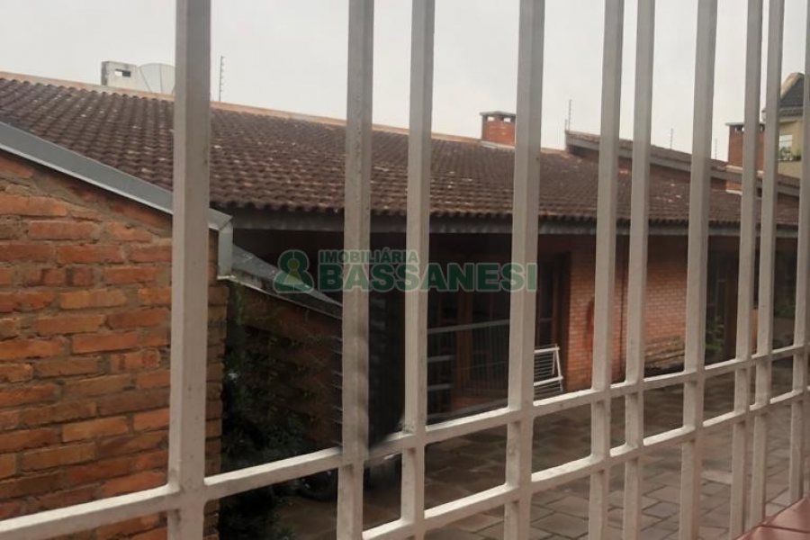 Casa com 445m², 5 dormitórios, no bairro Lourdes em Caxias do Sul para Alugar