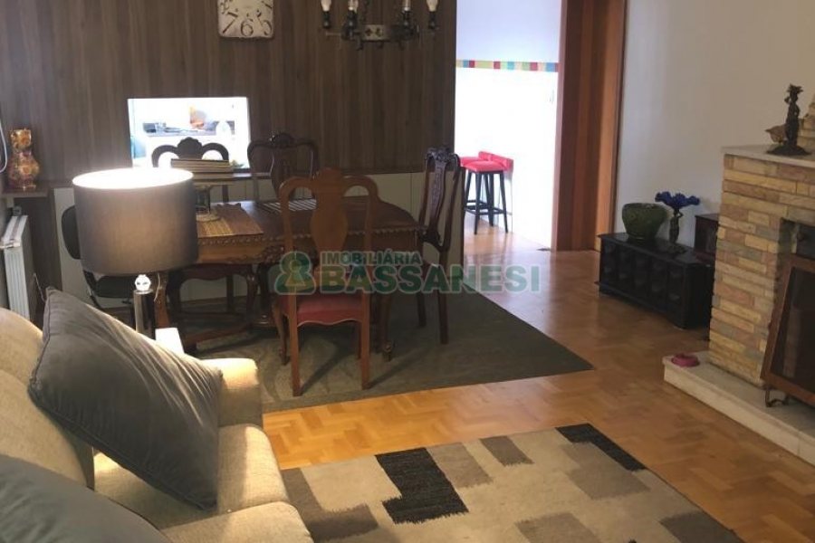 Casa com 445m², 5 dormitórios, no bairro Lourdes em Caxias do Sul para Alugar