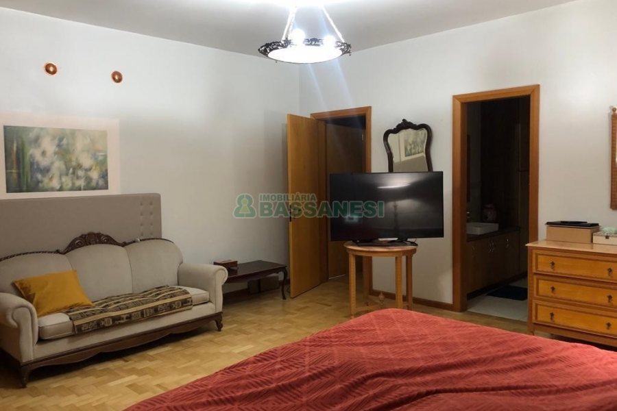 Casa com 445m², 5 dormitórios, no bairro Lourdes em Caxias do Sul para Alugar