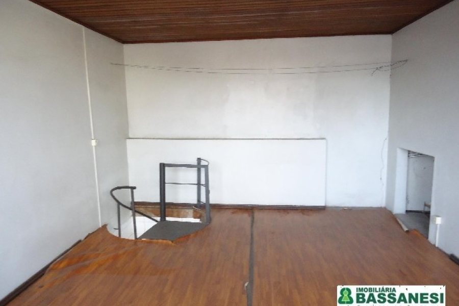 Loja com 80m², no bairro Lourdes em Caxias do Sul para Comprar