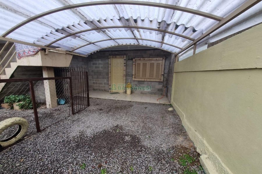 Casa com 80m², 3 dormitórios, 1 vaga, no bairro Universitário em Caxias do Sul para Alugar