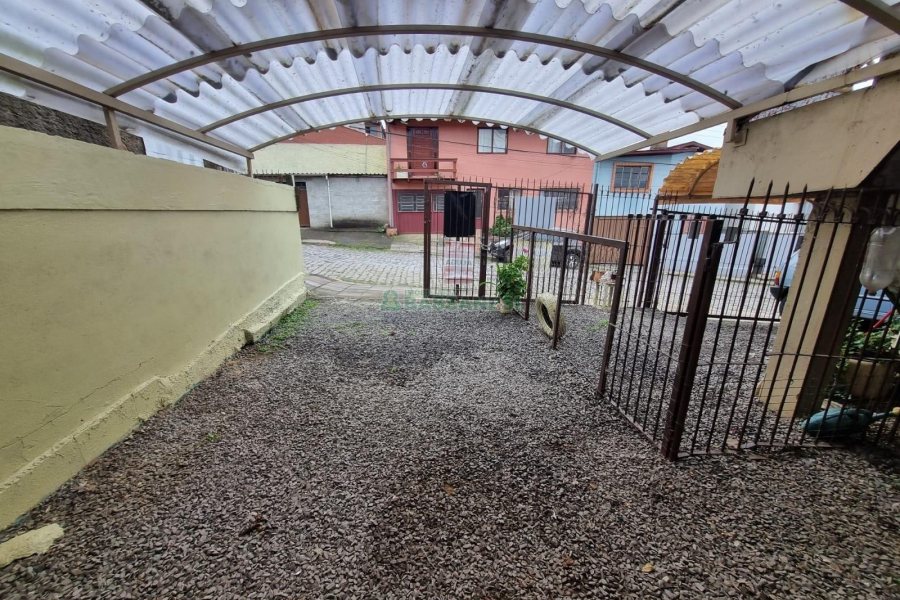 Casa com 80m², 3 dormitórios, 1 vaga, no bairro Universitário em Caxias do Sul para Alugar