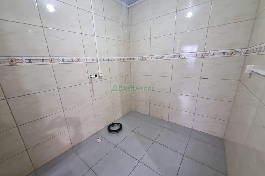 Casa com 80m², 3 dormitórios, 1 vaga, no bairro Universitário em Caxias do Sul para Alugar