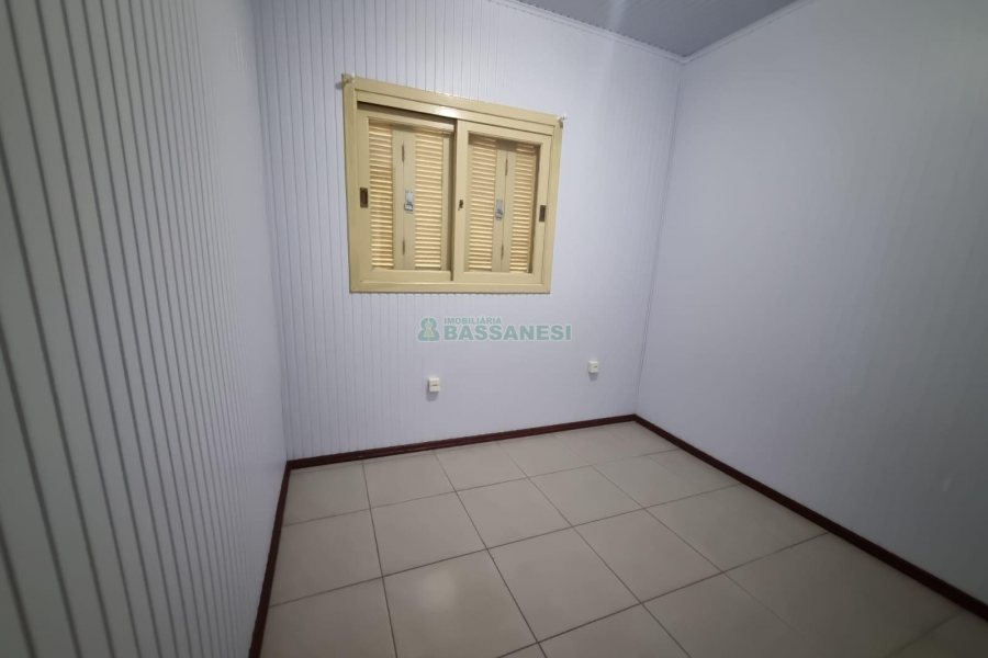 Casa com 80m², 3 dormitórios, 1 vaga, no bairro Universitário em Caxias do Sul para Alugar