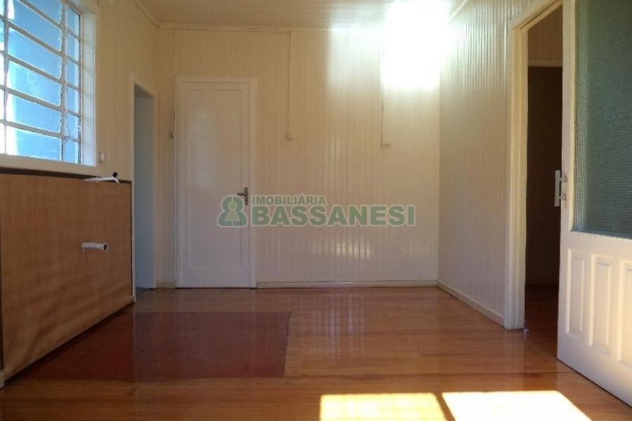 Casa com 90m², 3 dormitórios, no bairro Rio Branco em Caxias do Sul para Alugar