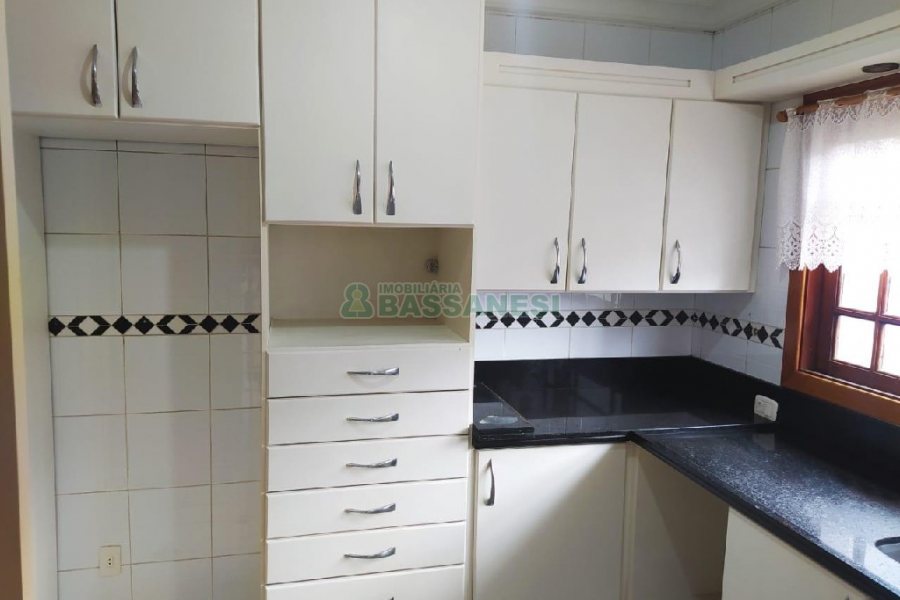Apartamento com 109m², 3 dormitórios, 2 vagas, no bairro Madureira em Caxias do Sul para Alugar