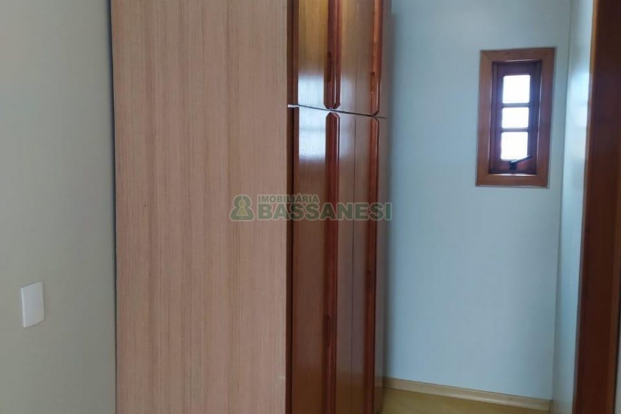 Apartamento com 109m², 3 dormitórios, 2 vagas, no bairro Madureira em Caxias do Sul para Alugar