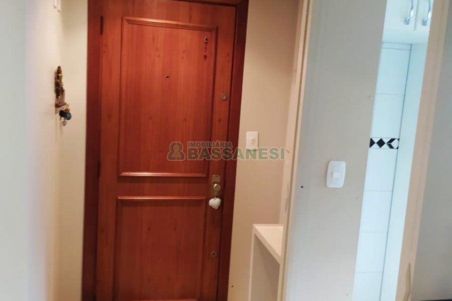 Apartamento com 109m², 3 dormitórios, 2 vagas, no bairro Madureira em Caxias do Sul para Alugar