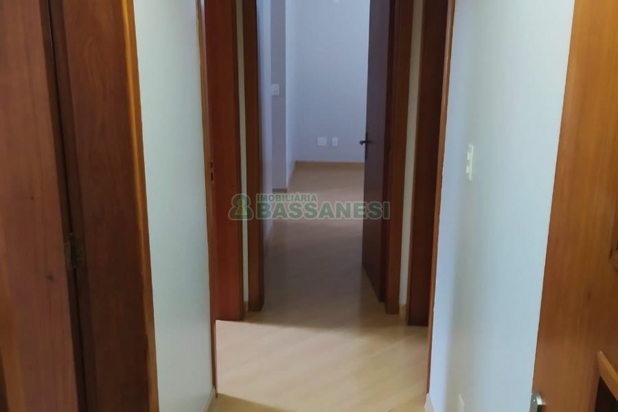 Apartamento com 109m², 3 dormitórios, 2 vagas, no bairro Madureira em Caxias do Sul para Alugar