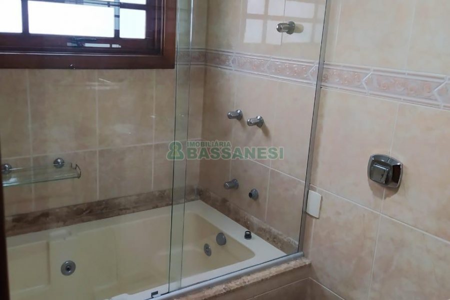 Apartamento com 109m², 3 dormitórios, 2 vagas, no bairro Madureira em Caxias do Sul para Alugar