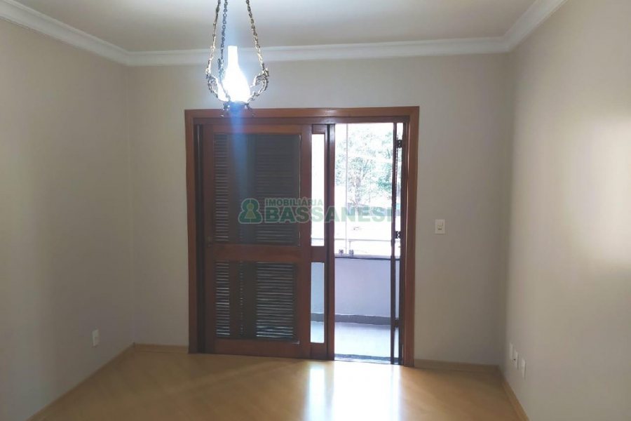 Apartamento com 109m², 3 dormitórios, 2 vagas, no bairro Madureira em Caxias do Sul para Alugar