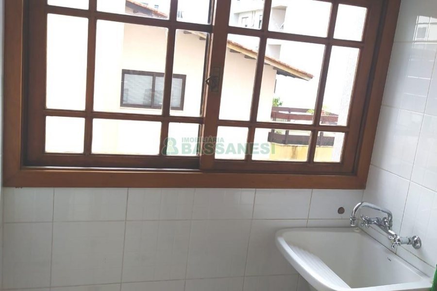 Apartamento com 109m², 3 dormitórios, 2 vagas, no bairro Madureira em Caxias do Sul para Alugar